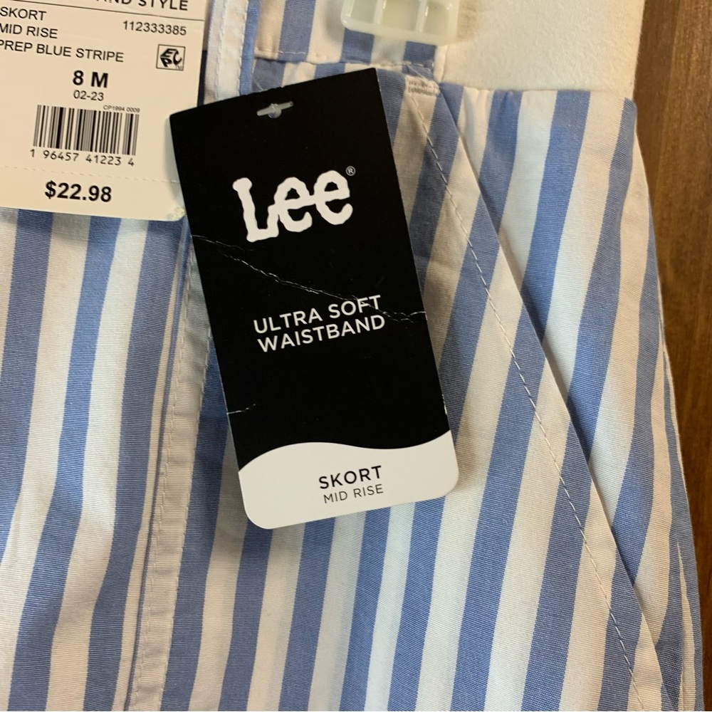 NWT Lee Ultra soft waistband mid rise skort white and blue stripes size 8M - Picture 5 of 9